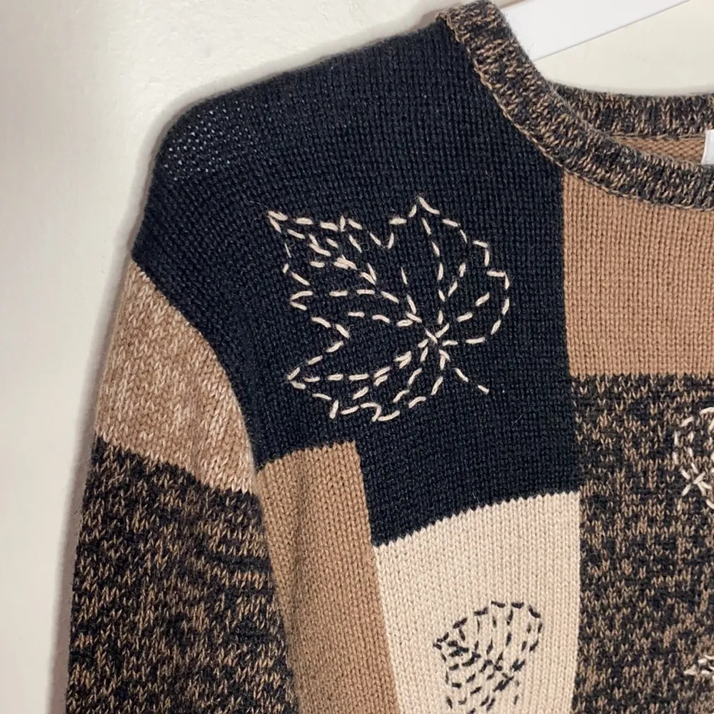 Vintage Christopher Banks hand embroidered fall themed colorblock sweater size L - Image 4