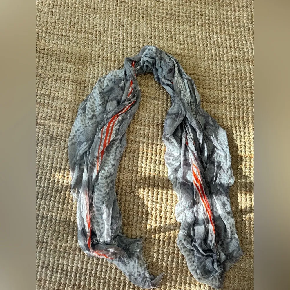 Michael Stars scarf Leopard print gray & white with orange accent - Image 4