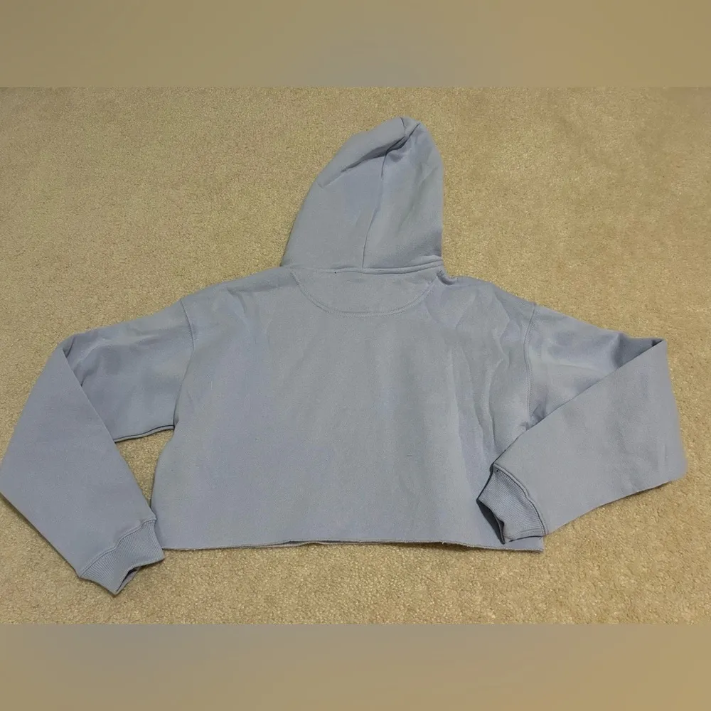 JE T'ADORE CREW CROPPED HOODED SWEATSHIRT PALE BLUE - Image 3