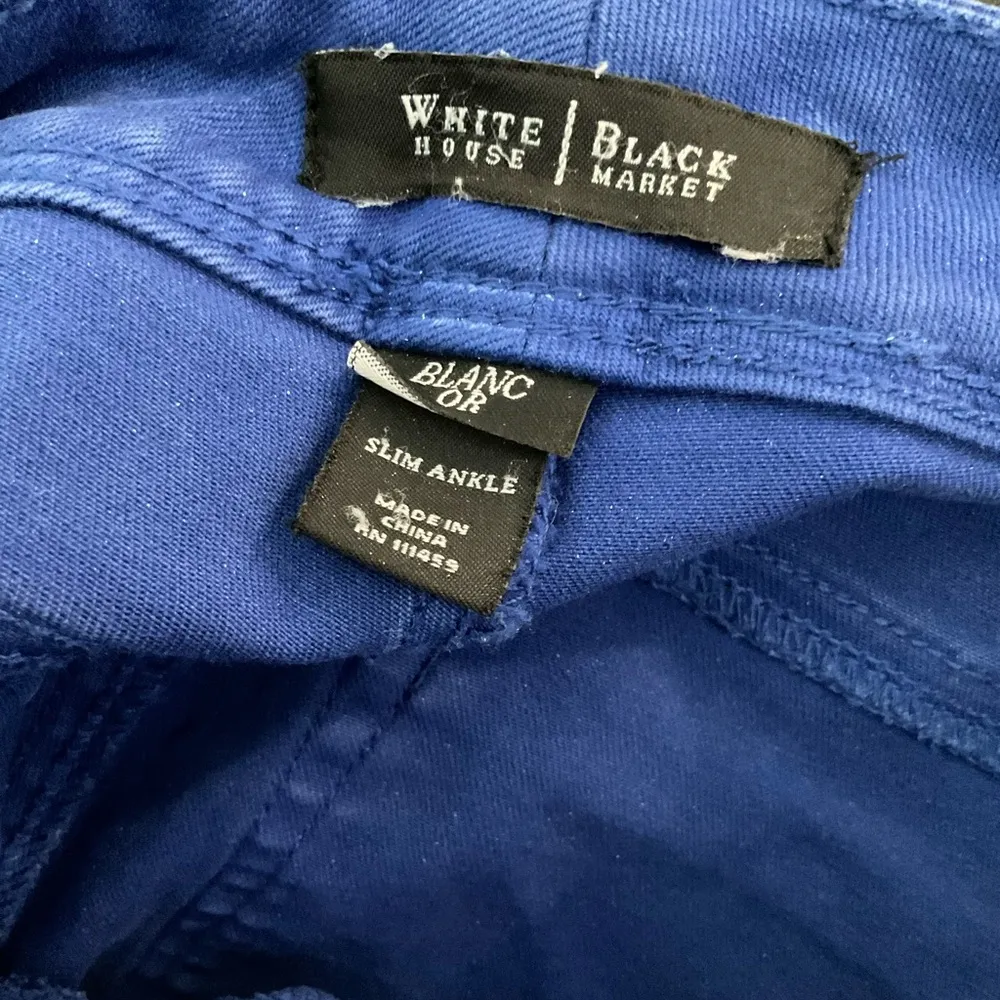 WHITE HOUSE BLACK MARKET SLIM ANKLE BLUE JEANS - Image 8