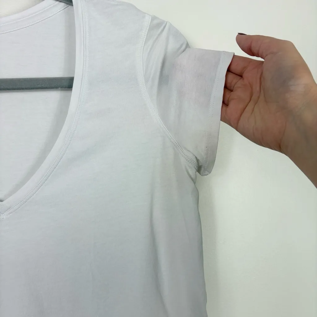 Lululemon Love V-Neck Tee Shirt Women’s Size 4 White Basic - Image 4