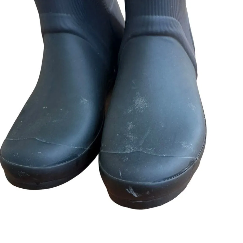 Hunter Women’s Original Tall Ribbed Rain boot in black 6M/7F - Image 2