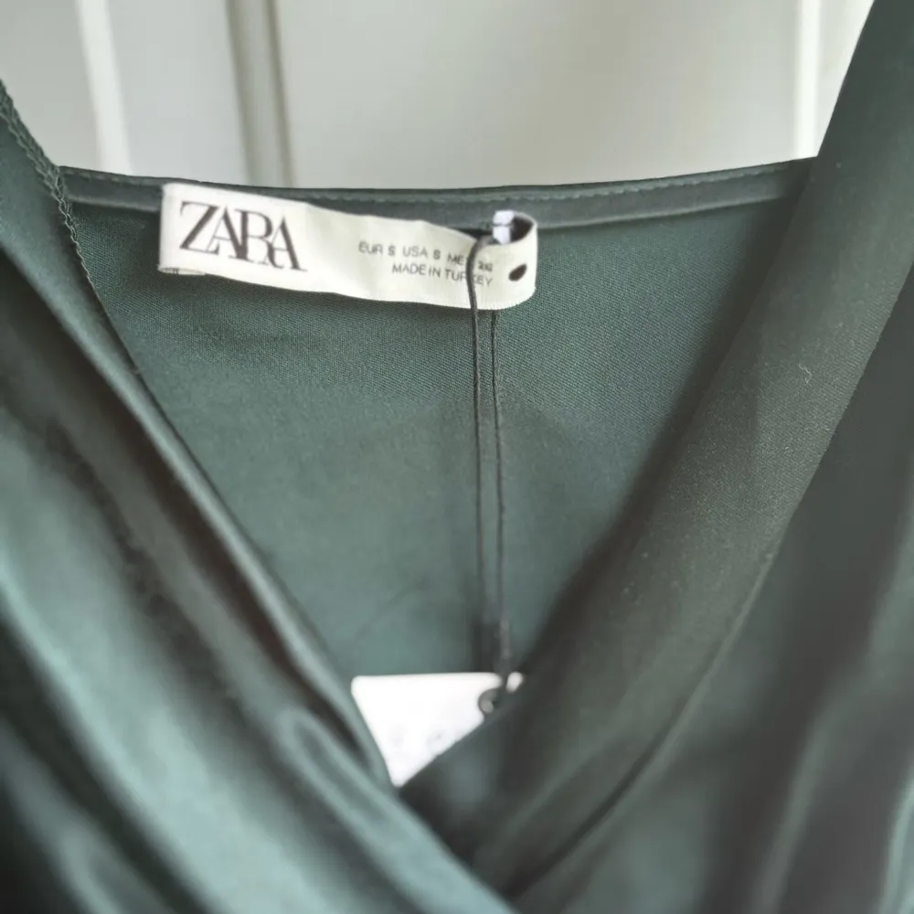 Zara Emerald Satin Gown - Image 3