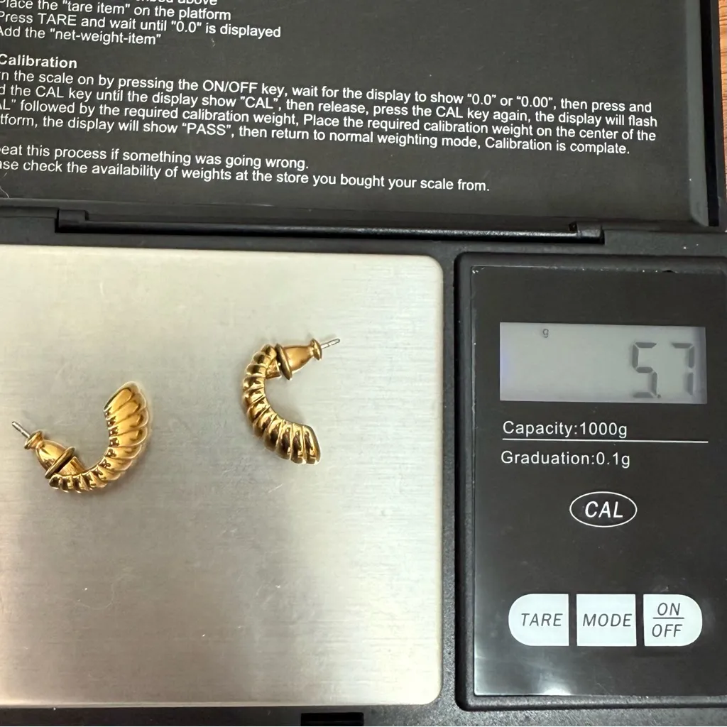 Vintage MONET Gold-tone Ribbed Half Hoop Pierced Earrings 5.7g. - Image 10