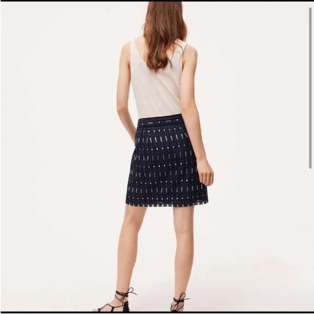 LOFT Ann Taylor 8 Navy Black Lace Embroidered Pencil Lined Skirt - Image 3