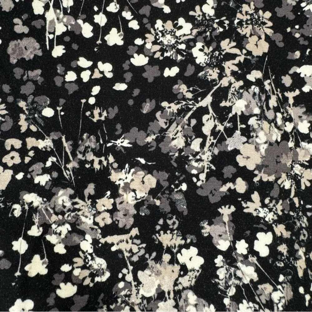 Weekends by Chico’s Black & Tan Floral Knit Elastic Waist Ankle Pants Size 1/M - Image 5