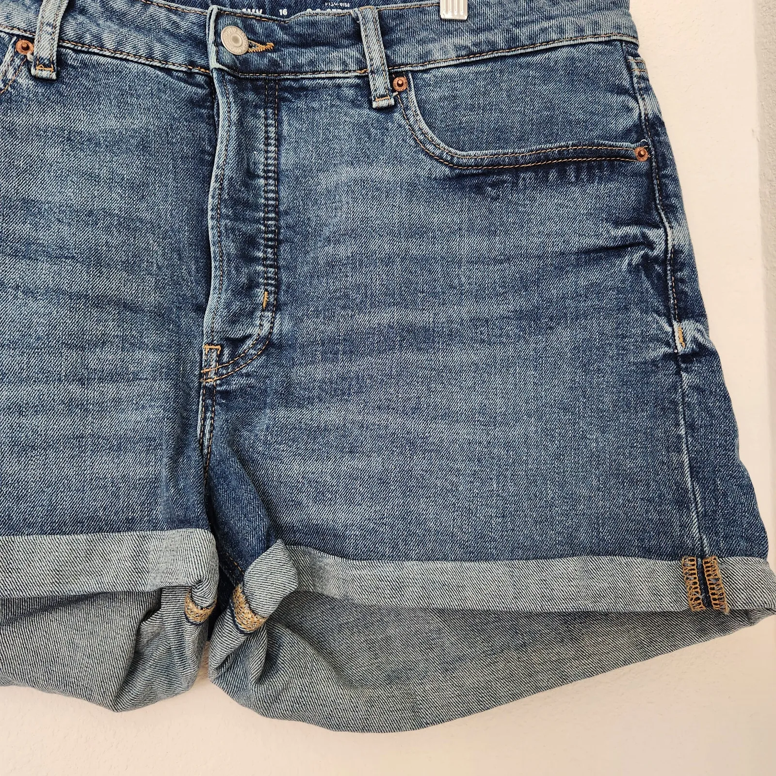 Old Navy High Rise OG Straight Rolled Hem Denim Shorts Blue Size 16 - Image 3