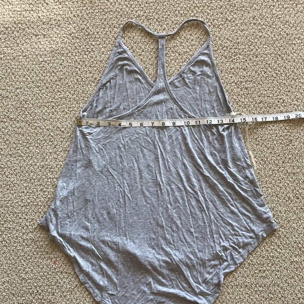 Lush Grey High Low T-Back Tank Top Shirt Size Small Stretch Soft Casual EUC - Image 4