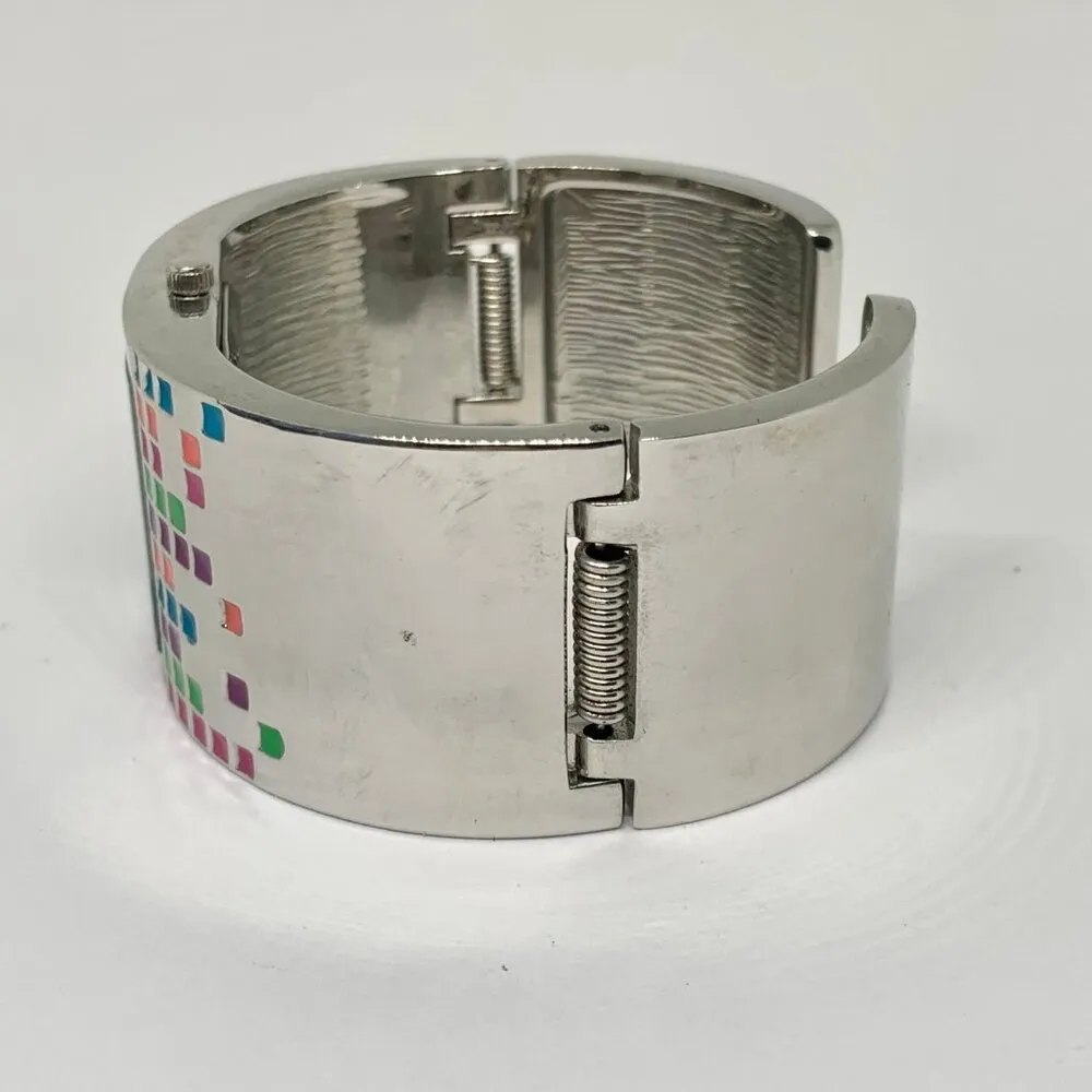 Women’s quartz analog watch 39mm silver tone cuff bracelet size 7” running - Image 4