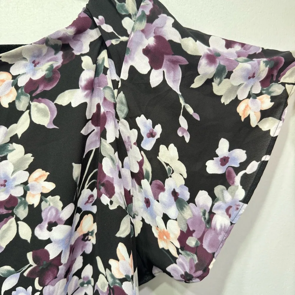 White House Black Market Black Floral Print Short Flutter Sleeve Blouse WHBM - Image 4