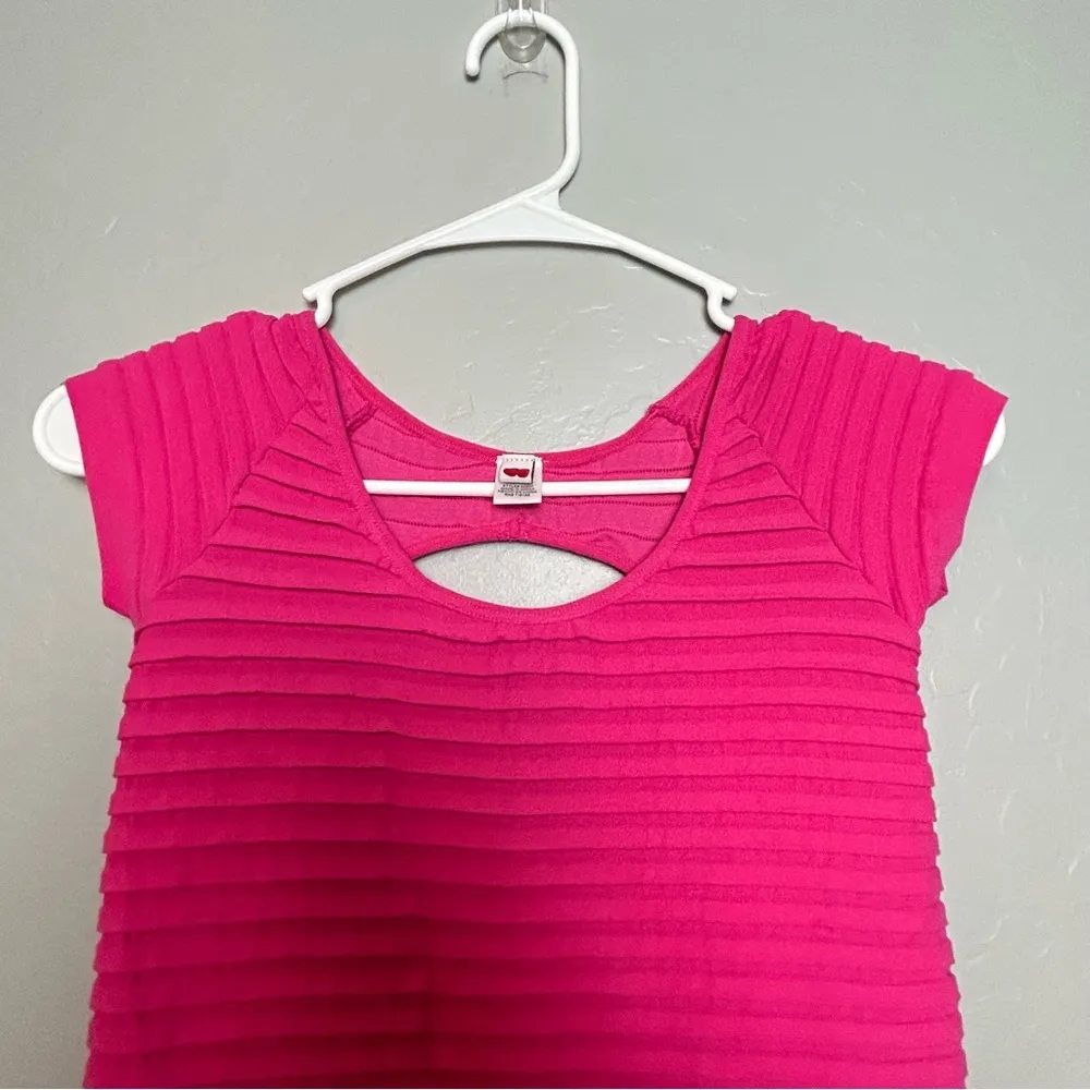 Two Hearts bright pink body con dress with open back size M/L Size M - Image 2