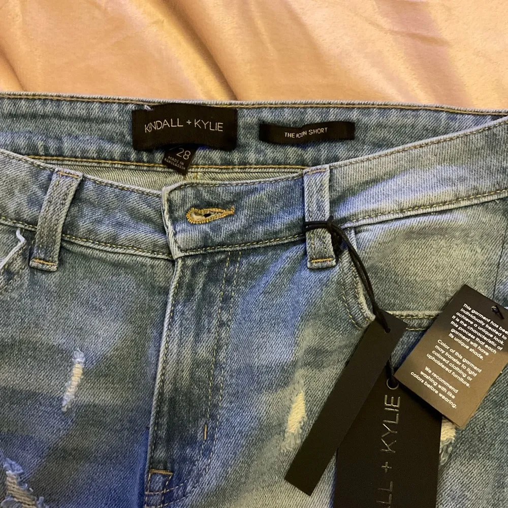 Kendall + Kylie the iconic short size 28 - Image 6