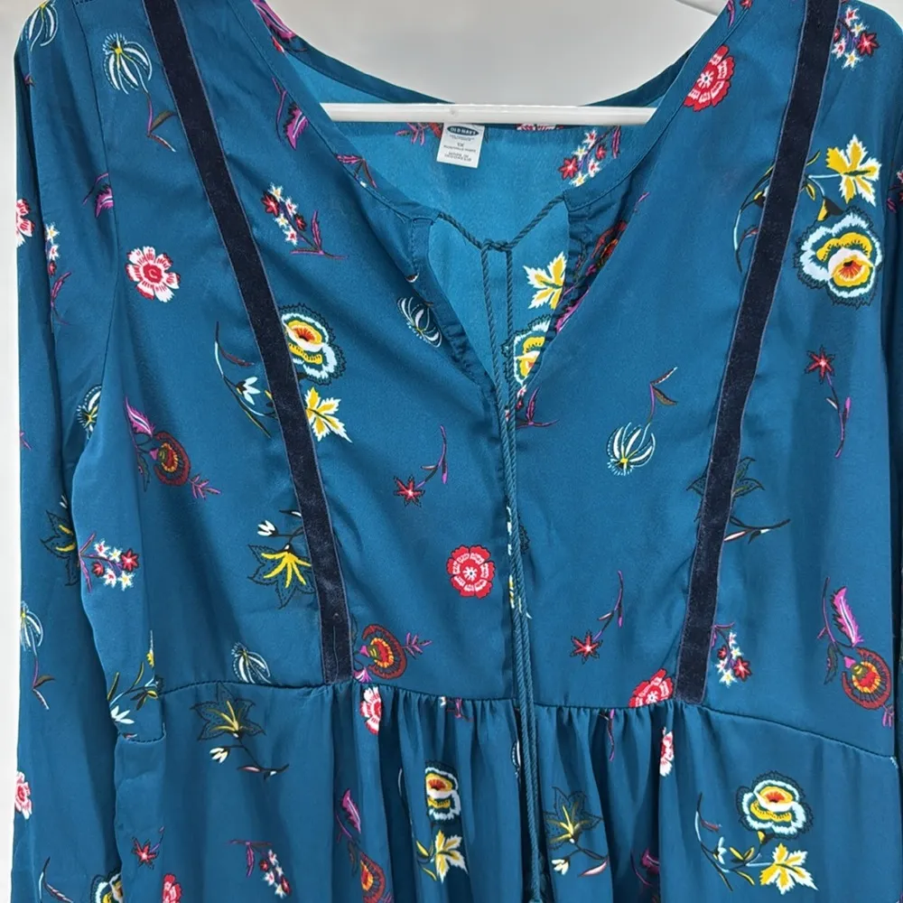 Old Navy Blue Floral 2X plus tiered dress keyhole tassel tie front velvet piping - Image 4