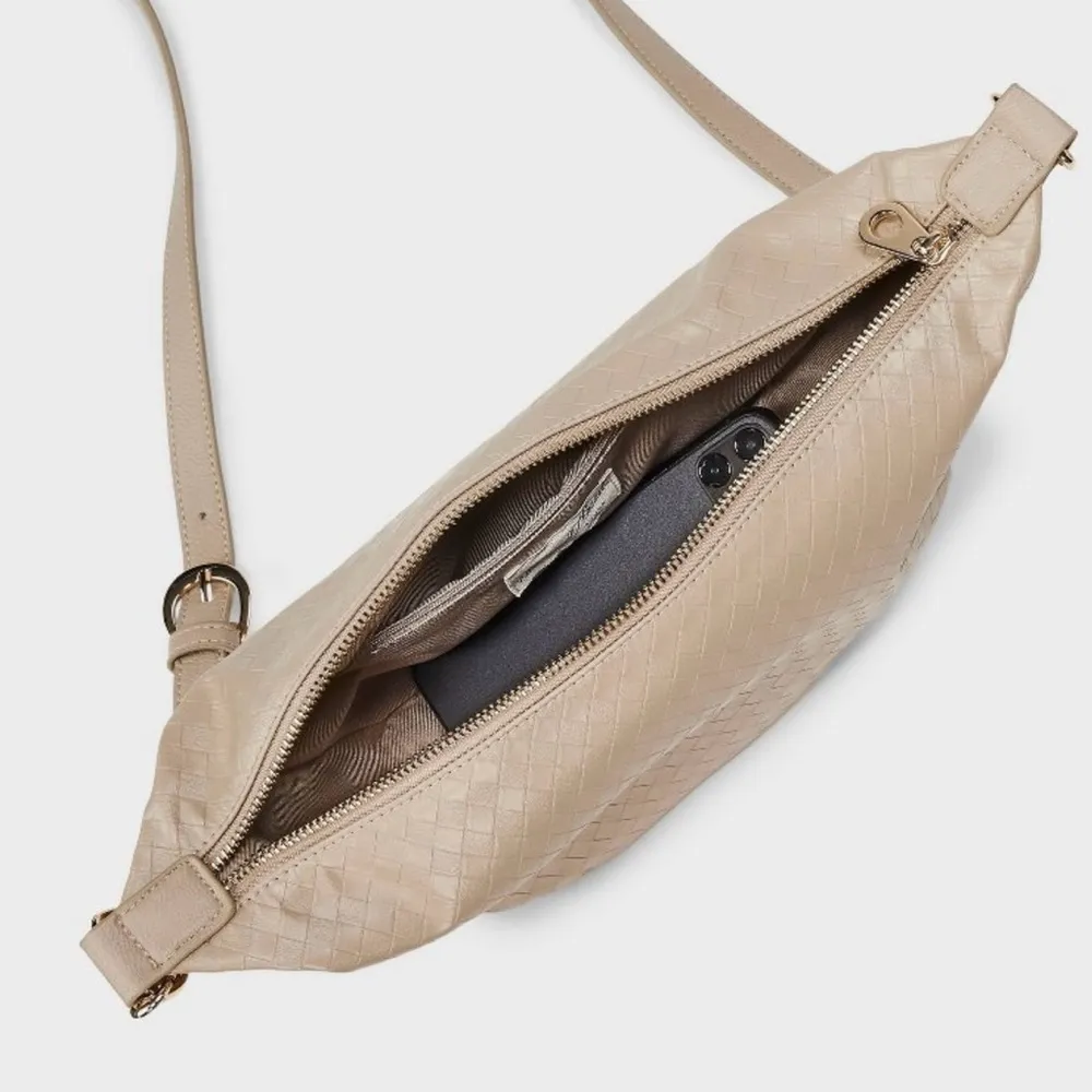 nwt universal thread Cream Crescent Crossbody Bag with Gold Hardware - Image 4