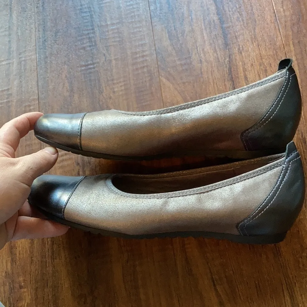 Munro metallic slip on shoes size‎ 8.5 - Image 7
