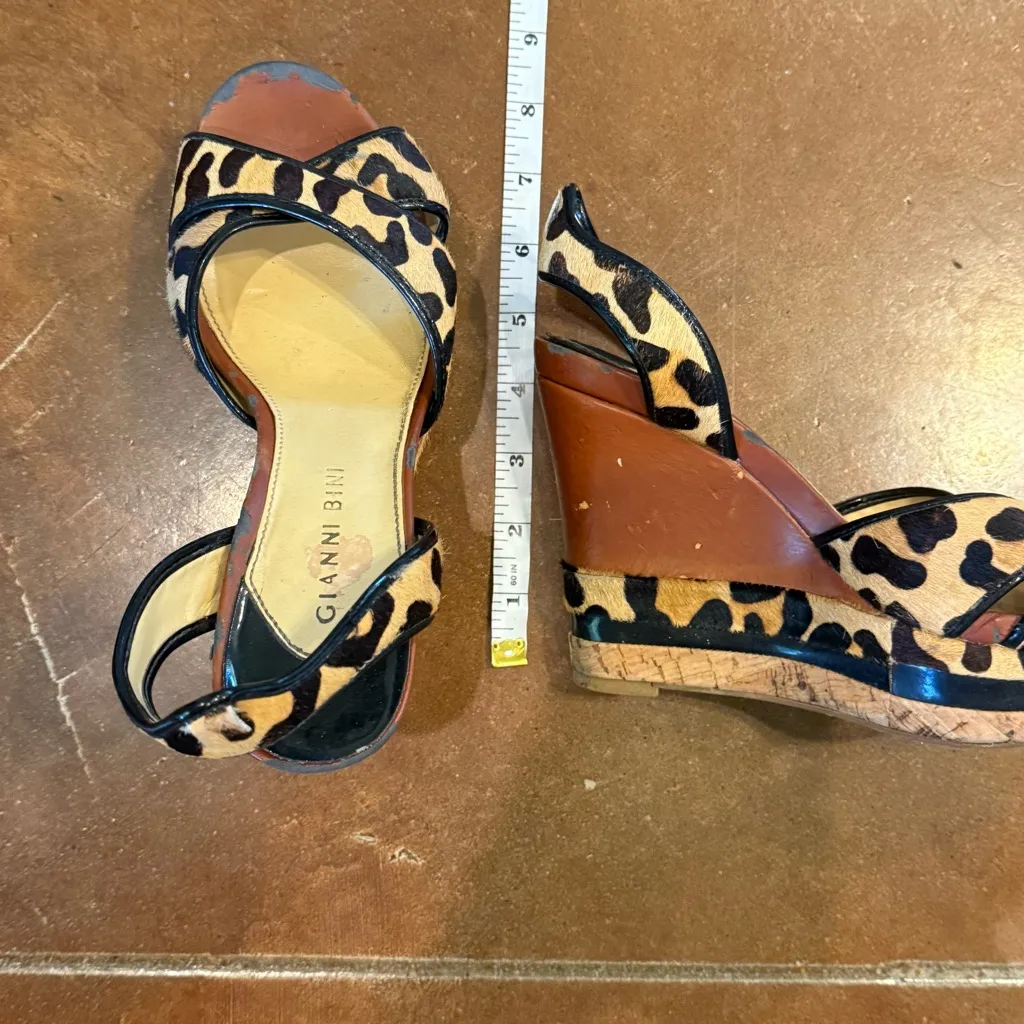 Gianni Bini Black and Tan Leopard Wedge Heels - Image 6