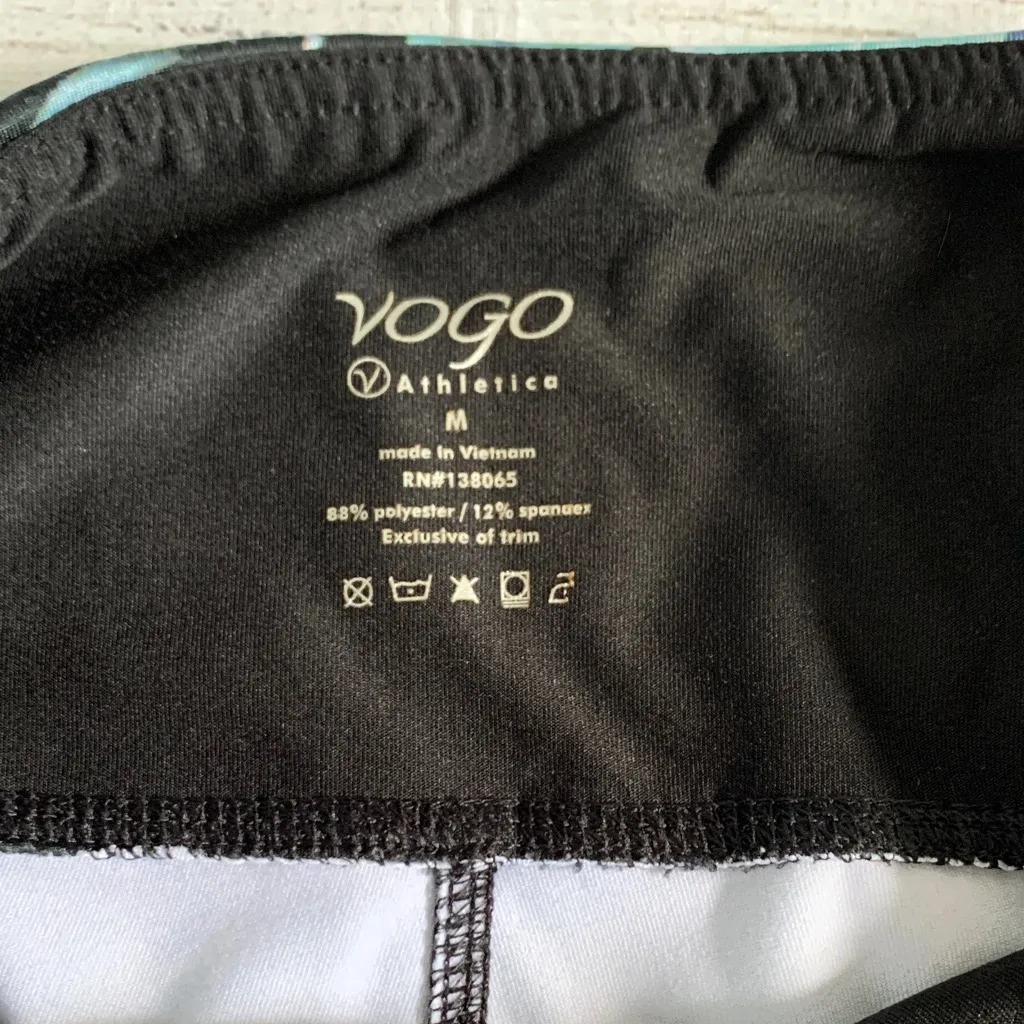 Women’s Tropical Print Cropped Leggings Black Size M - Image 2