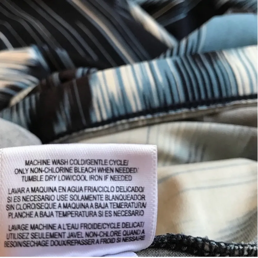 BCBG Max Azria Dress Size Medium Short Sleeve V Neck Career Summer Cocktail - Image 8