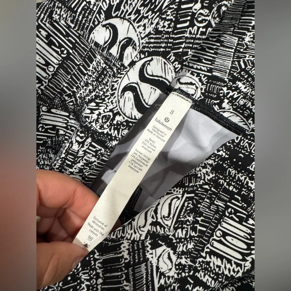 LULULEMON wunder train high-rise crop Black and White Patterned Leggings - Image 9
