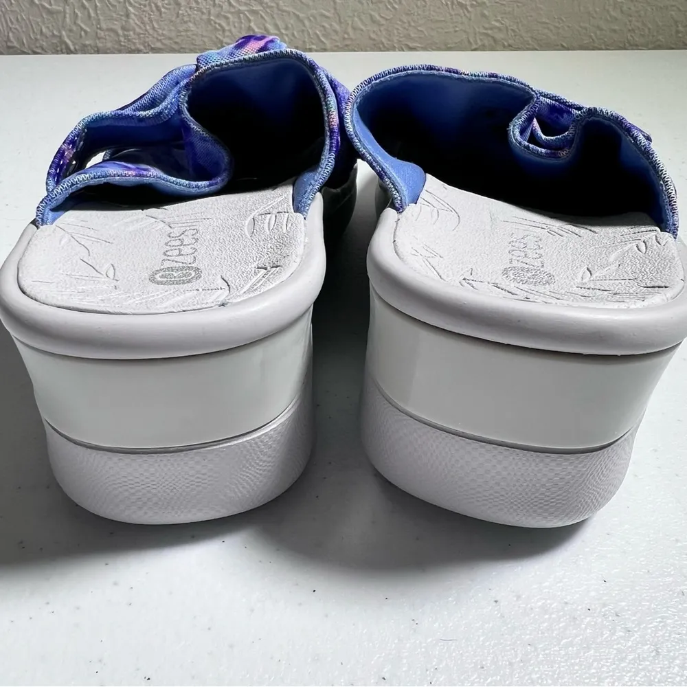 BZees 7W Blue Tie DyeBow Embellished Washable Slide Sandals - Image 7