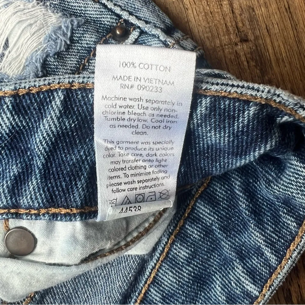 Pac Sun Womens Denim Medium Wash High Rise Mom Shorts Distressed Size 22 - Image 5