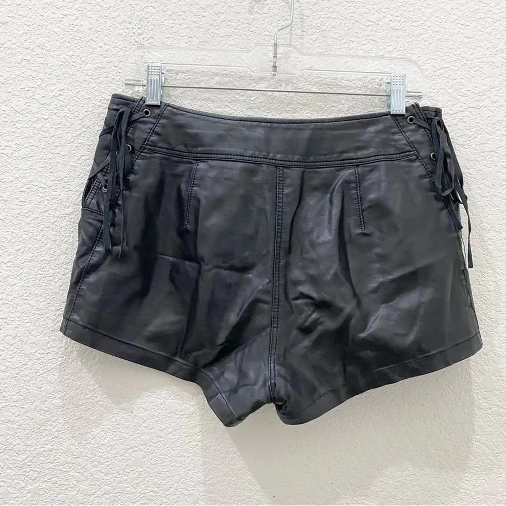 FREE PEOPLE High Rise Side Lace Up Tie Black Vegan Leather Pleather Shorts Sz 4 - Image 5