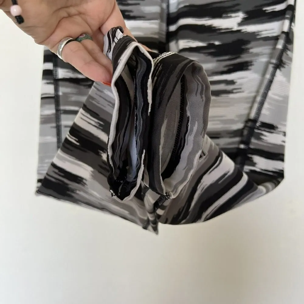 Aerie athletic high waist crop leggings SMALL pants camo black white - Image 5