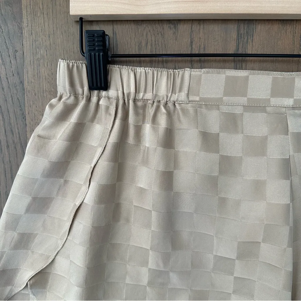 NWOT Lunya Washable 100% Silk Checkered Jacquard Silk Shorts in Golden Tan Large - Image 3