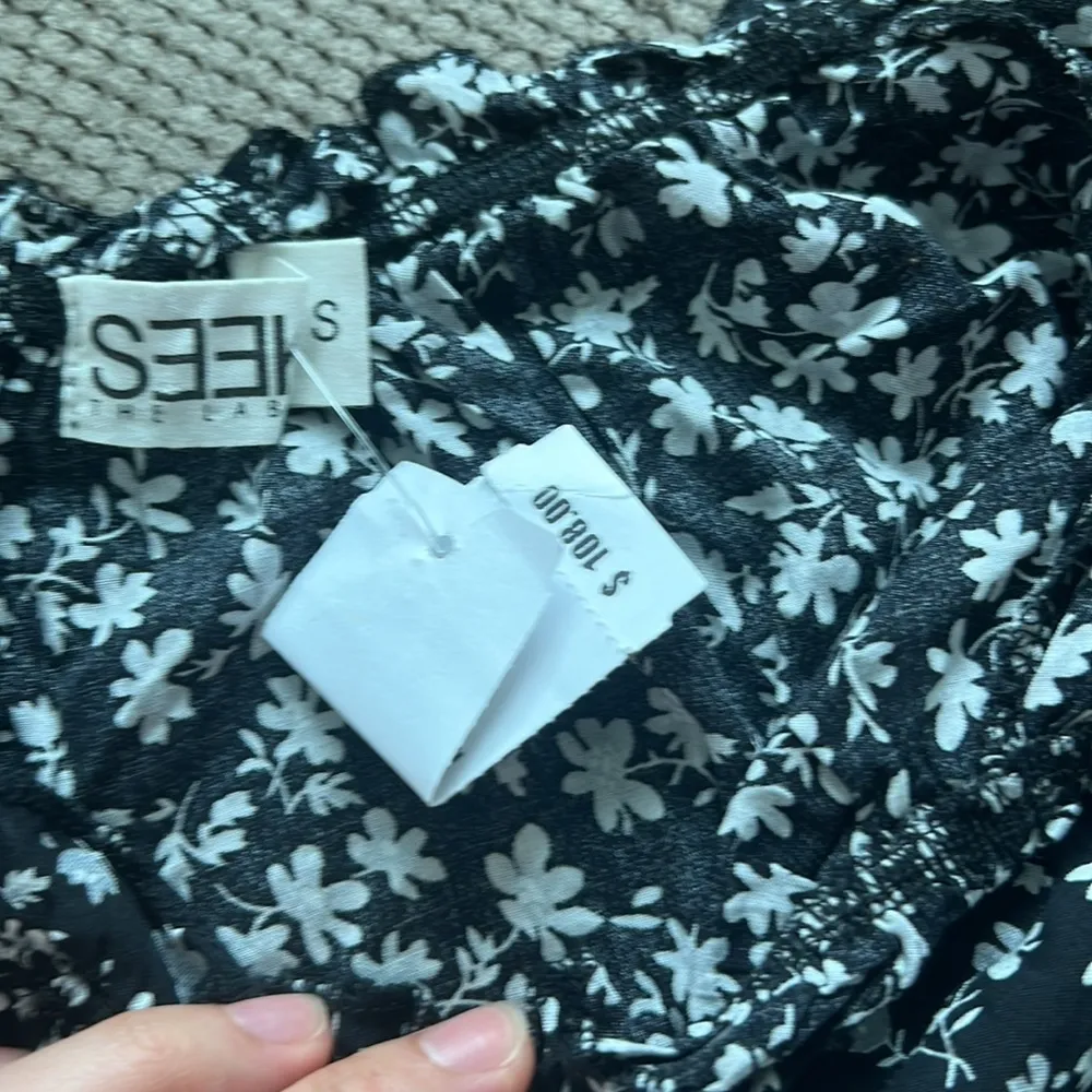 NWT LF off the shoulder printed floral crop top - Image 7