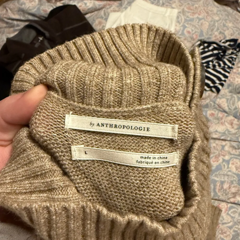 Women's Margarita Tunic Sweater Button Shoulder Size Large - Image 3