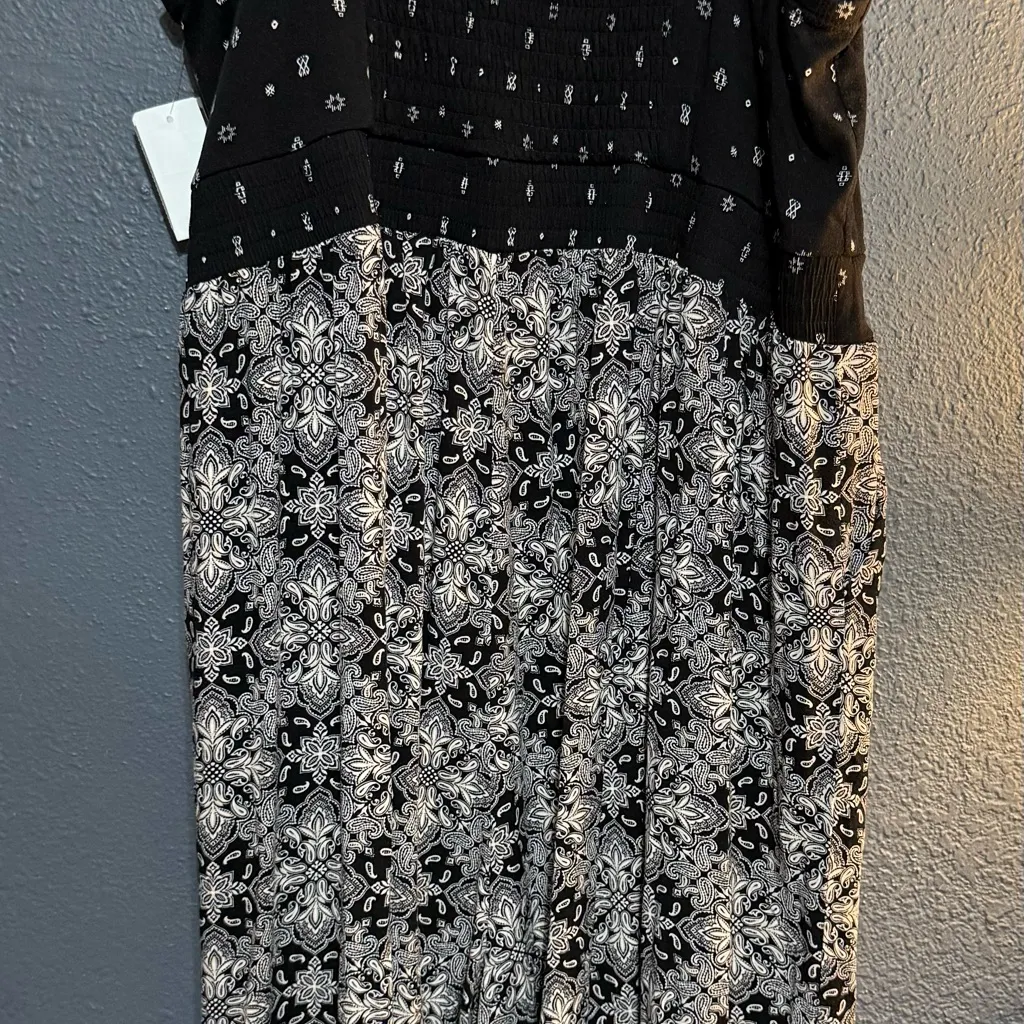 Torrid  Women's Black and White Patterned Jumpsuit. Size 2 - Image 5