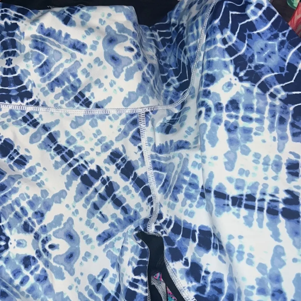 Victoria’s Secret VSX Sport Knockout Black w/ Blue Tie Dye Capri Leggings Medium - Image 6