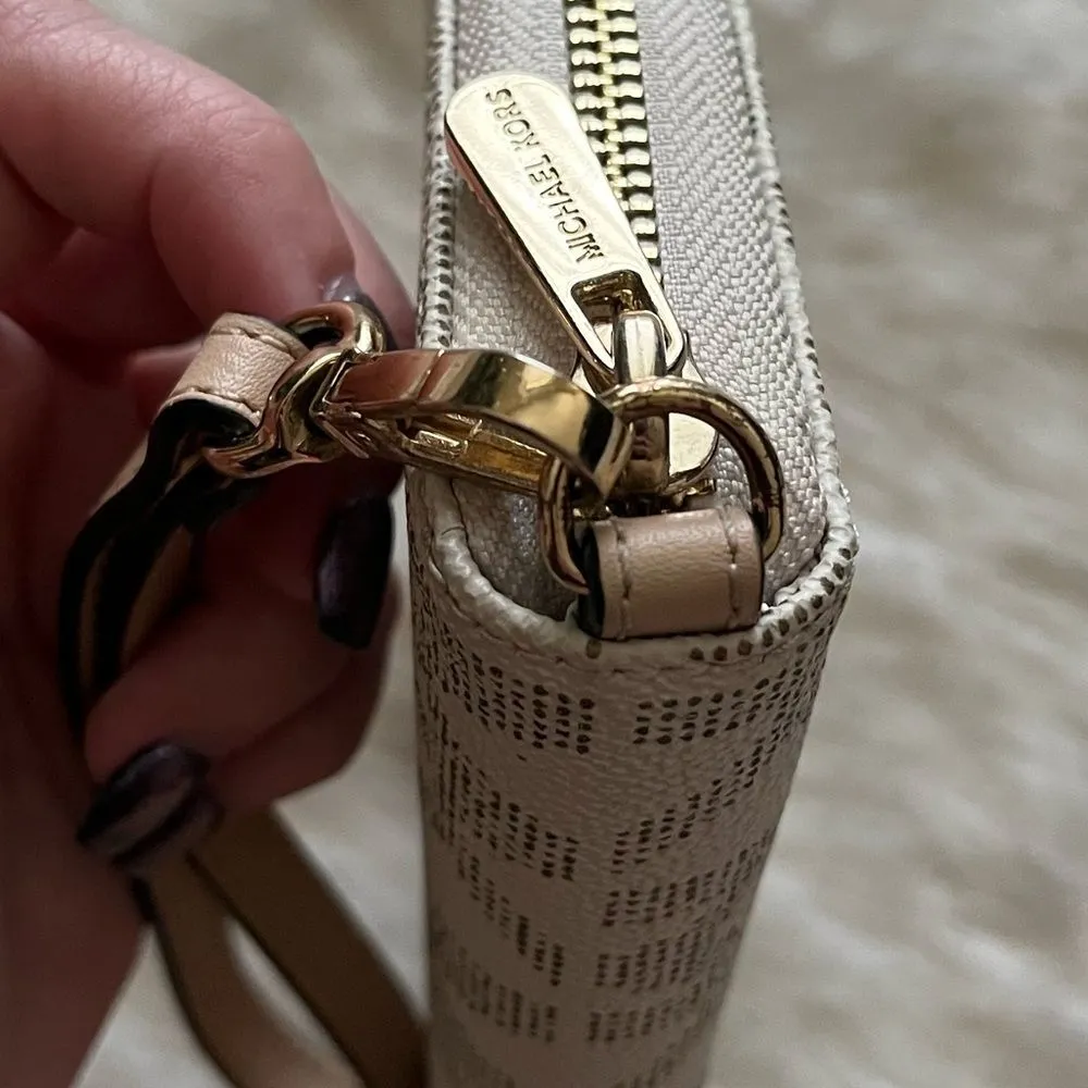 Authentic Michael Kors Jet Set Signature Logo Vanilla Cream Zip Wallet Wristlet - Image 5