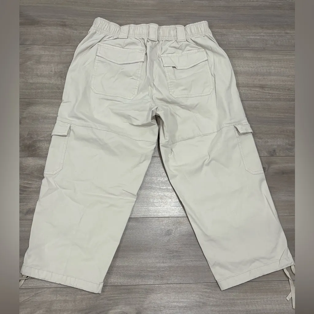 Old Navy Women’s Light Beige Cargo Pants Size Large Petite - Image 2