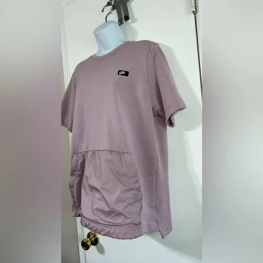 Nike mauve short sleeve shirt size medium - Image 2