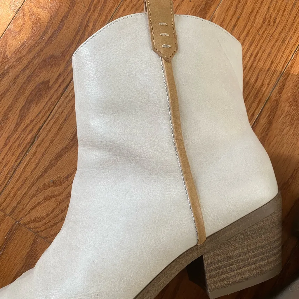 Target White and Tan Pointed Toe 2 inch Heel Boots Size 8.5 - Image 3