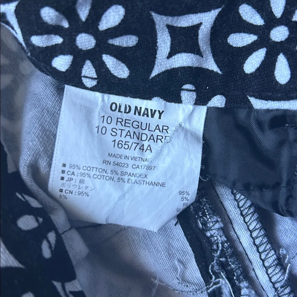 Old Navy Black and White Floral Pants - Image 4