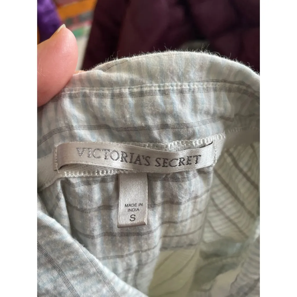 Women's Victoria's Secret Button Down Shirt S White Light Blue - Image 3