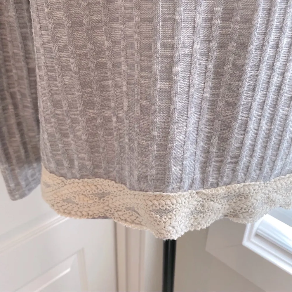 Rewind|| Grey/Cream scoop neckline shirt with lace trim on sides and back - Image 3