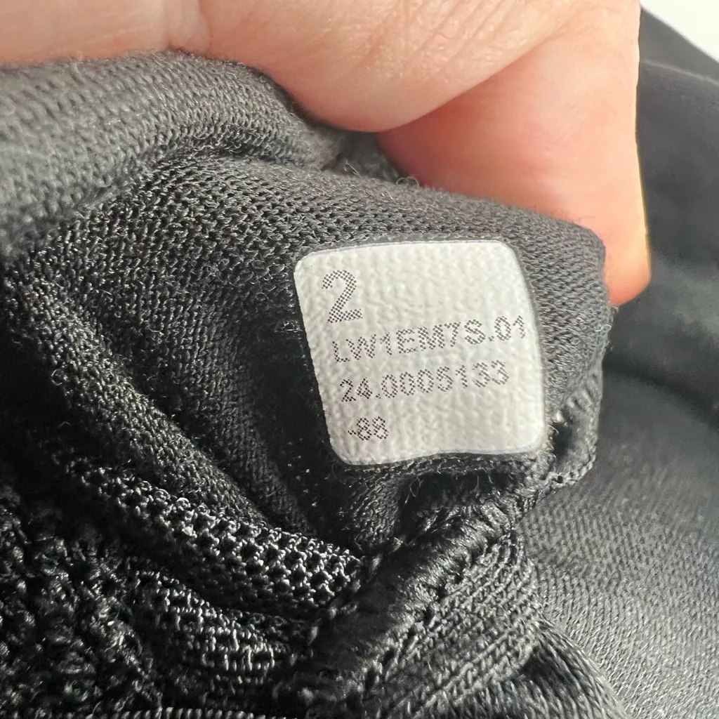 Lululemon Invigorate Training Tank Top Black sz 2 - Image 5