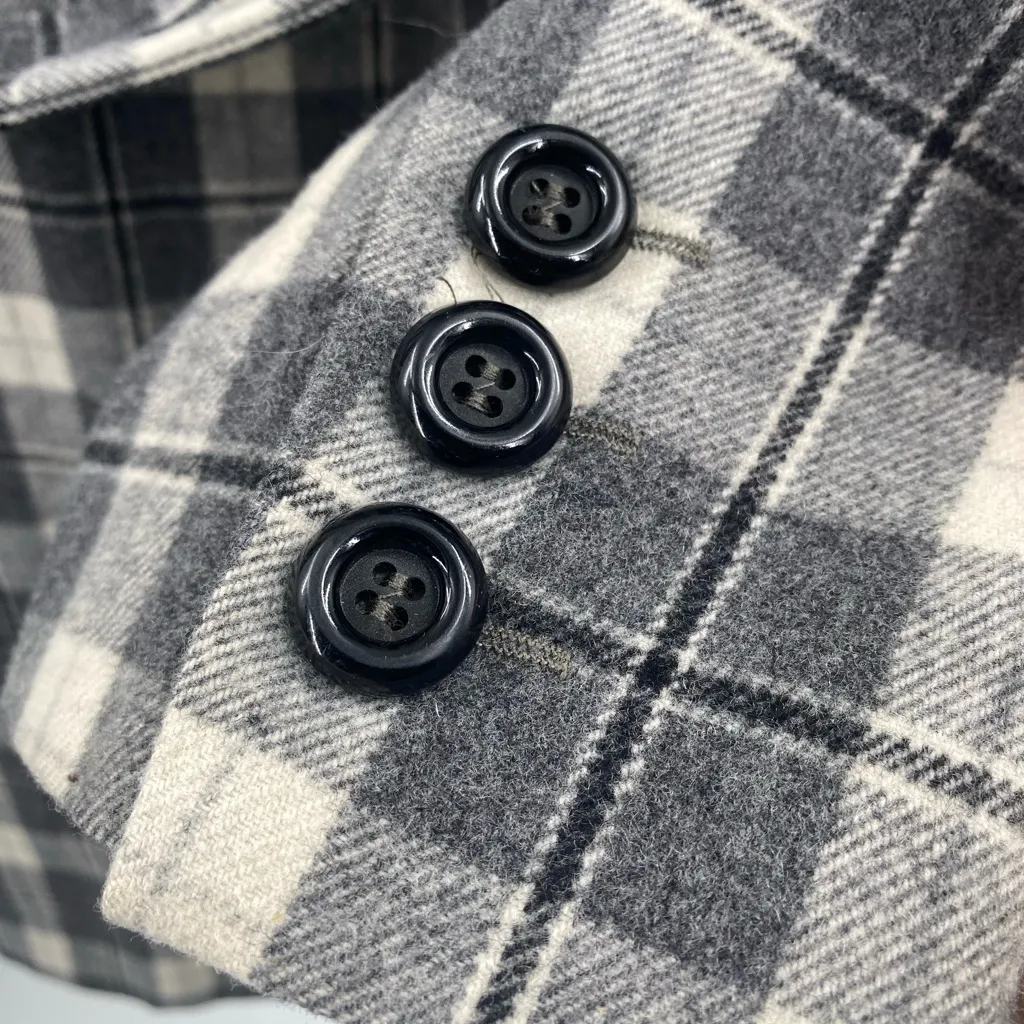 D‎ & G Dolce & Gabbana vintage wool blend women’s belted pea coat, size 28/42 - Image 4