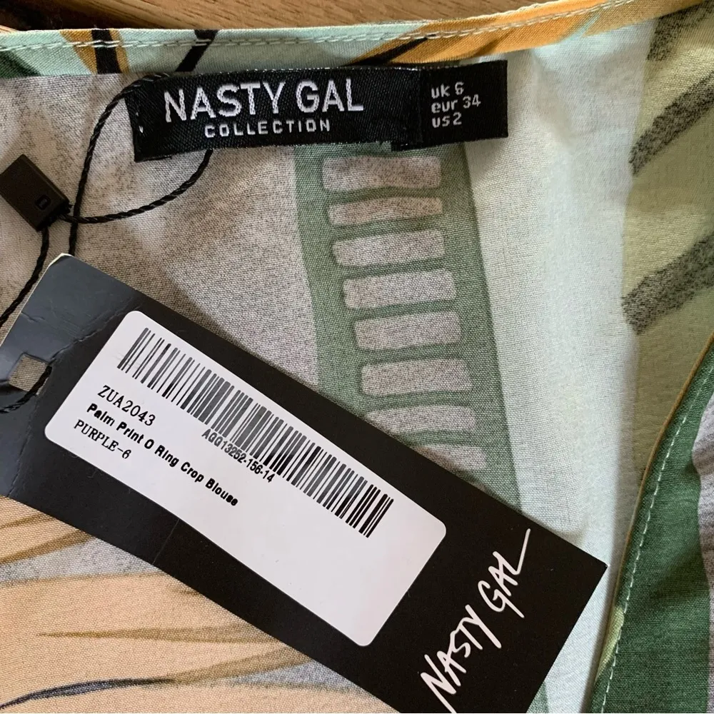 NWT  Palm Print O-Ring Crop Long Sleeve Blouse 2 - Image 9