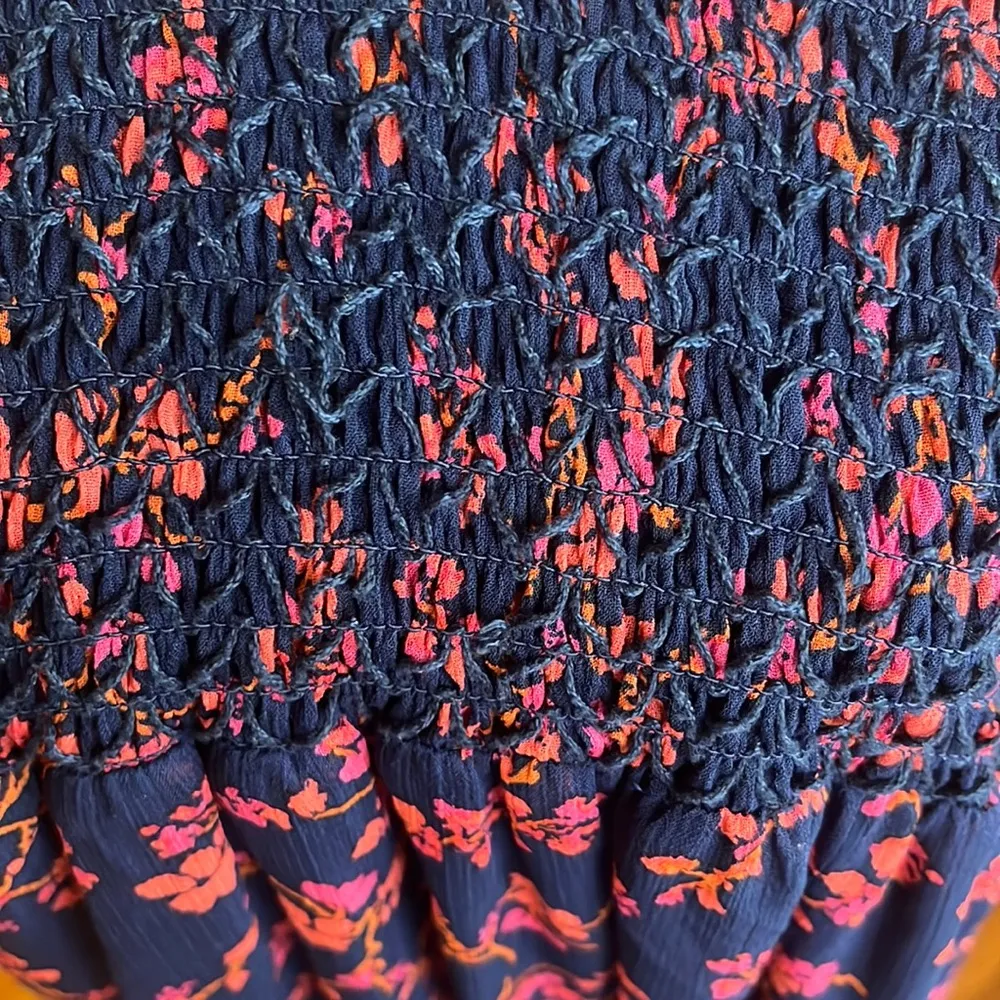 Slate & Willow Smocked Floral Flutter Sleeve Hourglass Midi Dress - Image 9