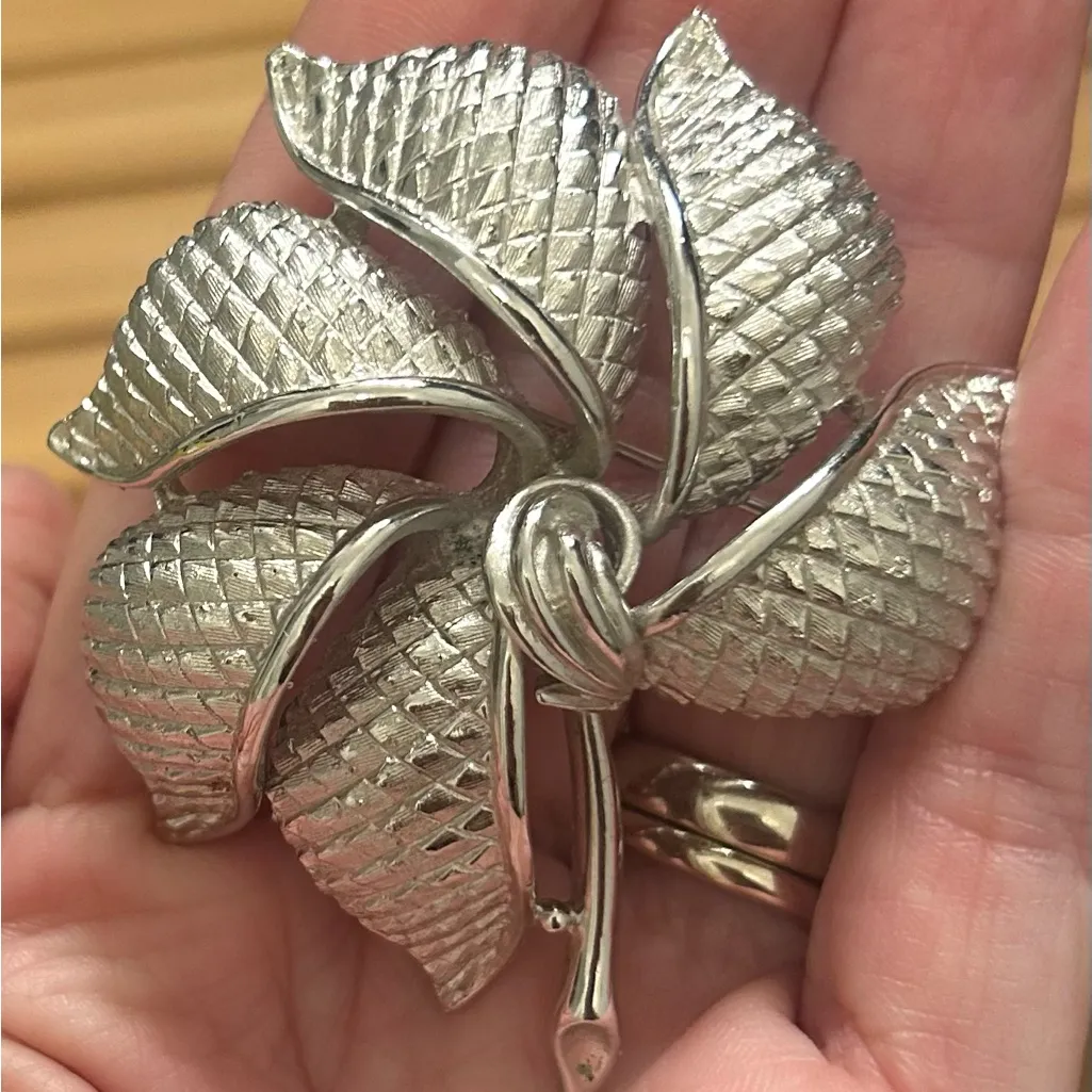 Silver Leaf Brooch - Image 3