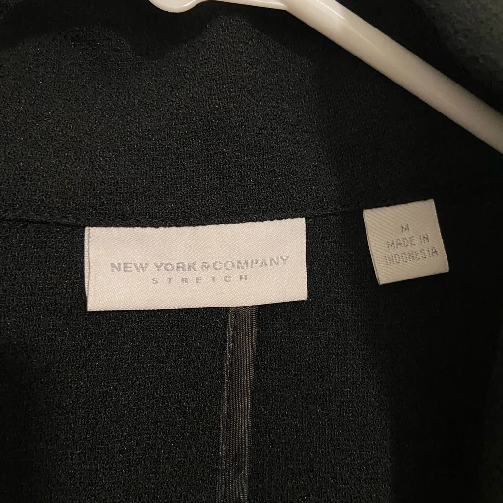 New York & Co. NWOT New York &‎ Company women’s solid black button stretch jacket medium - Image 3