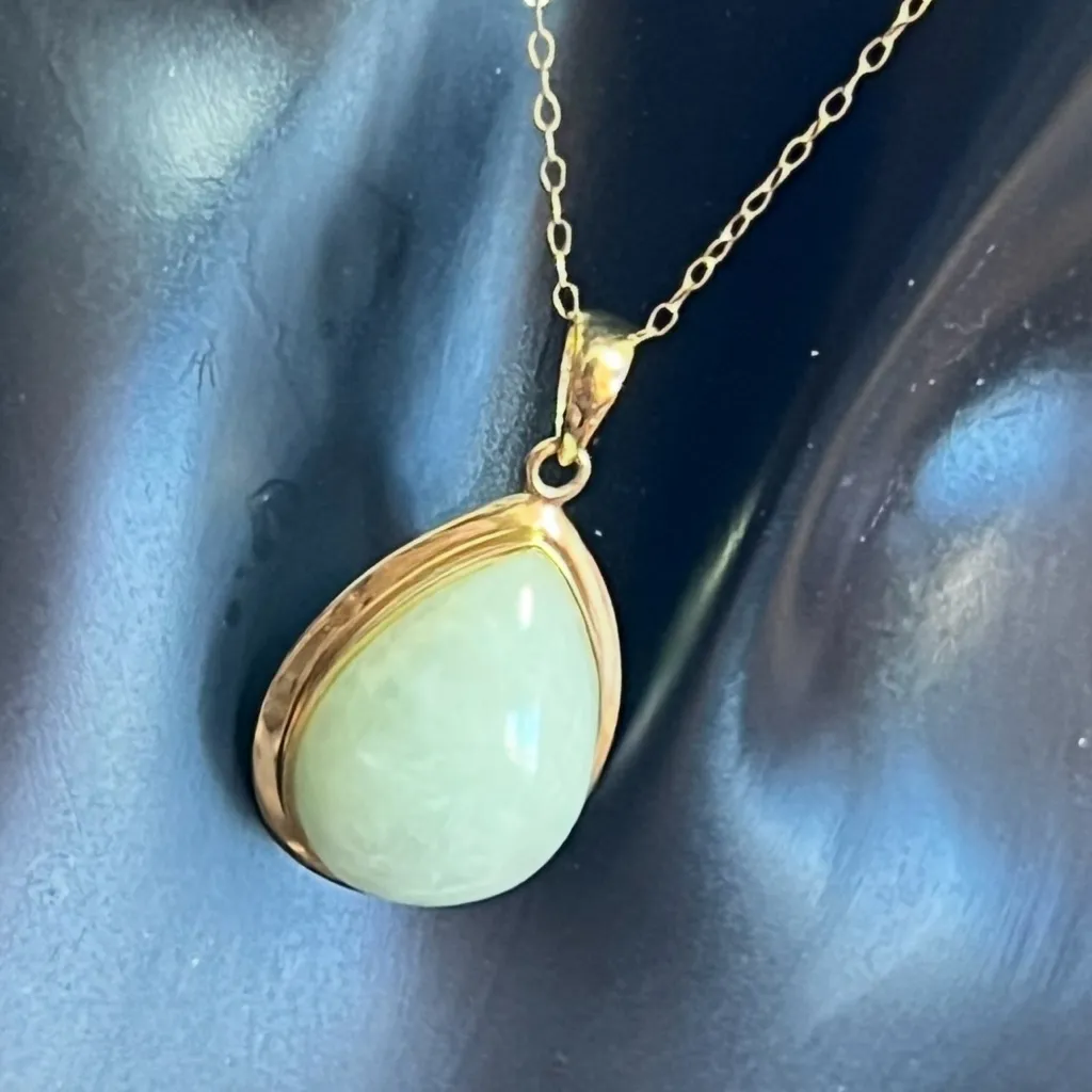 14K Gold Teardrop Jade Cabochon Pendant Necklace - Image 2