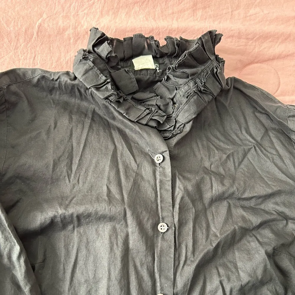 J.Crew Ruffled Black Button-Up Blouse - Image 2