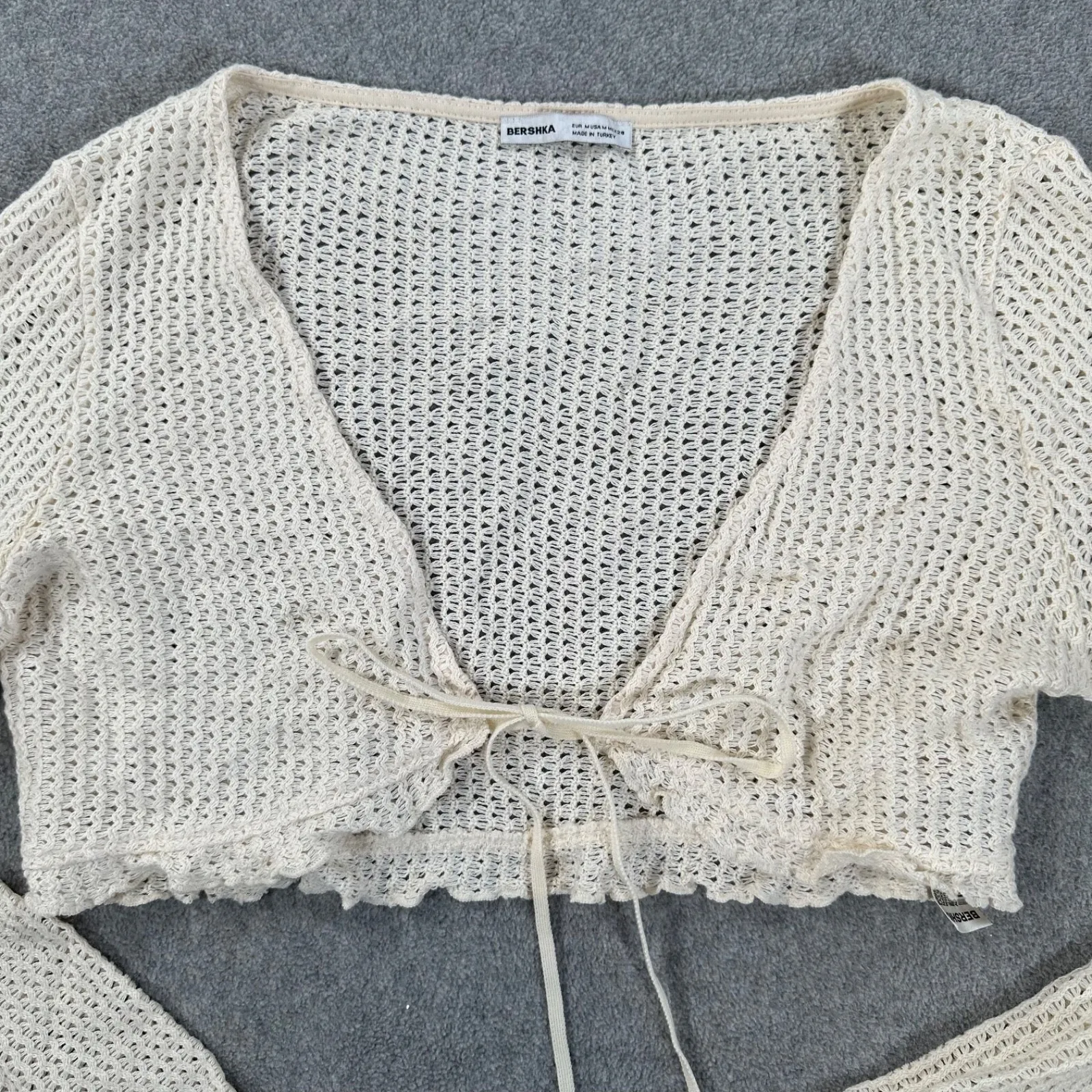 Bershka Crochet Knit Cropped Tie Front Top Size Medium Beige Boho Ruffle Hem - Image 3