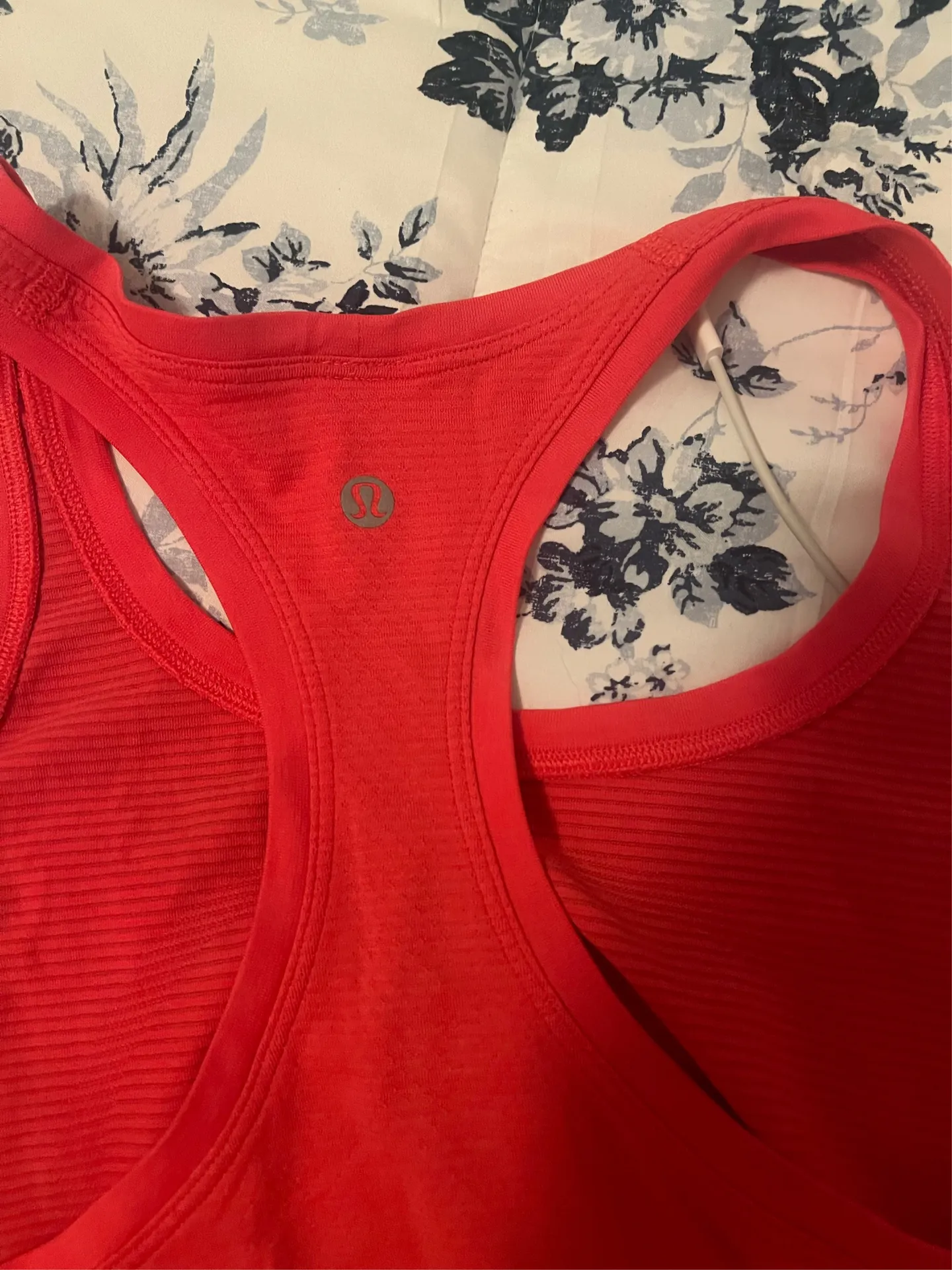 Lululemon Tank Swiftly - Image 3