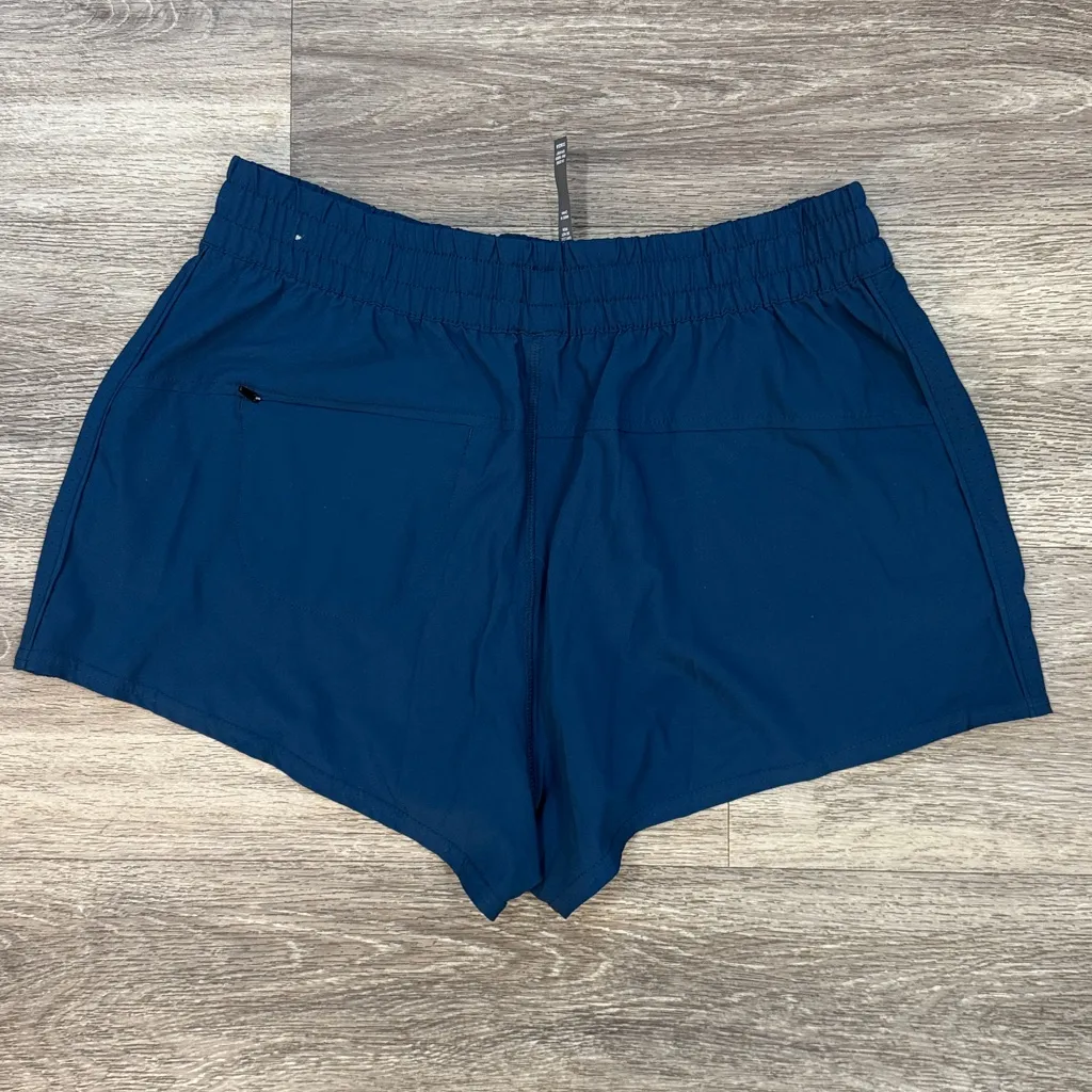 Vuori  Dash shorts In Cosmo Large - Image 4